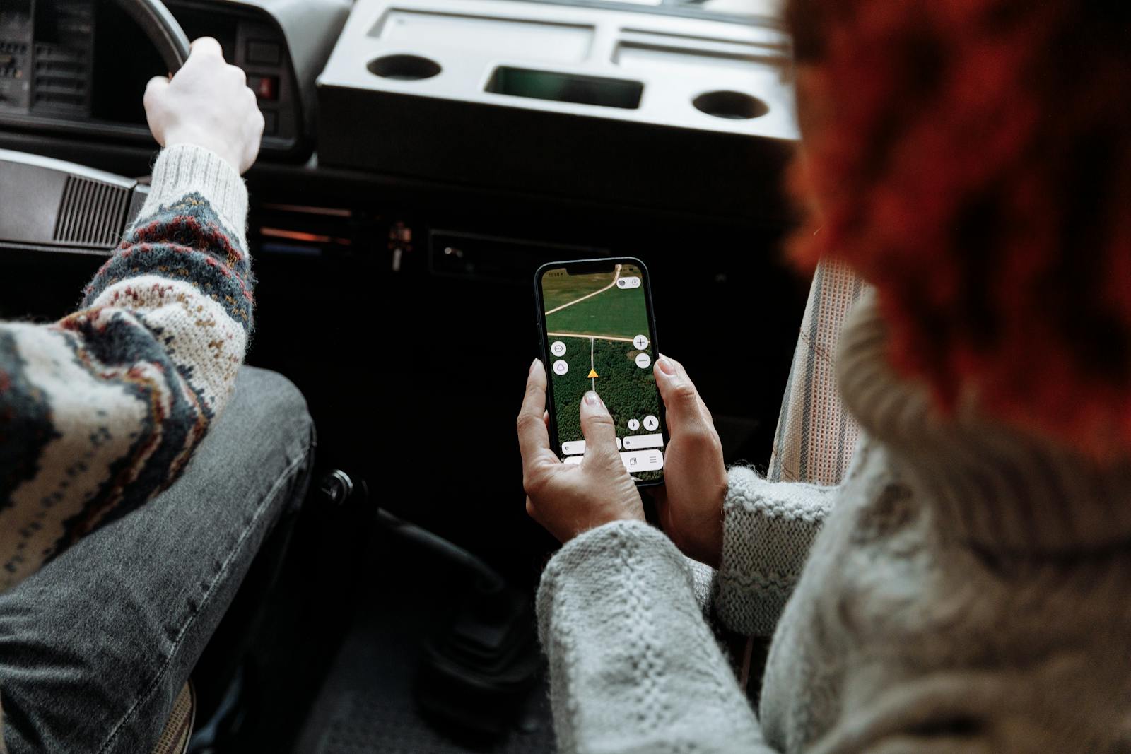 A person using a smartphone with travel apps Using a Digital Map in Road Travel